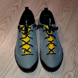 Excellent Condition GORETEX Arcteryx Shoes Mens 9.5